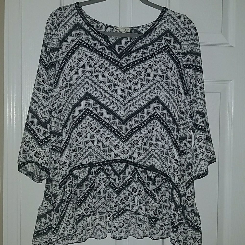 About A Girl black white high low top Sz L NWOT